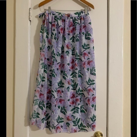 White‎ Floral Swim Coverup Size Medium - Picture 6 of 9